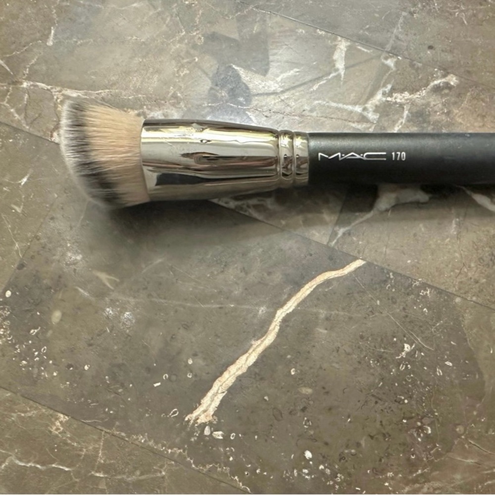 MAC Cosmetics Makeup Brush with Silver and Black Handle